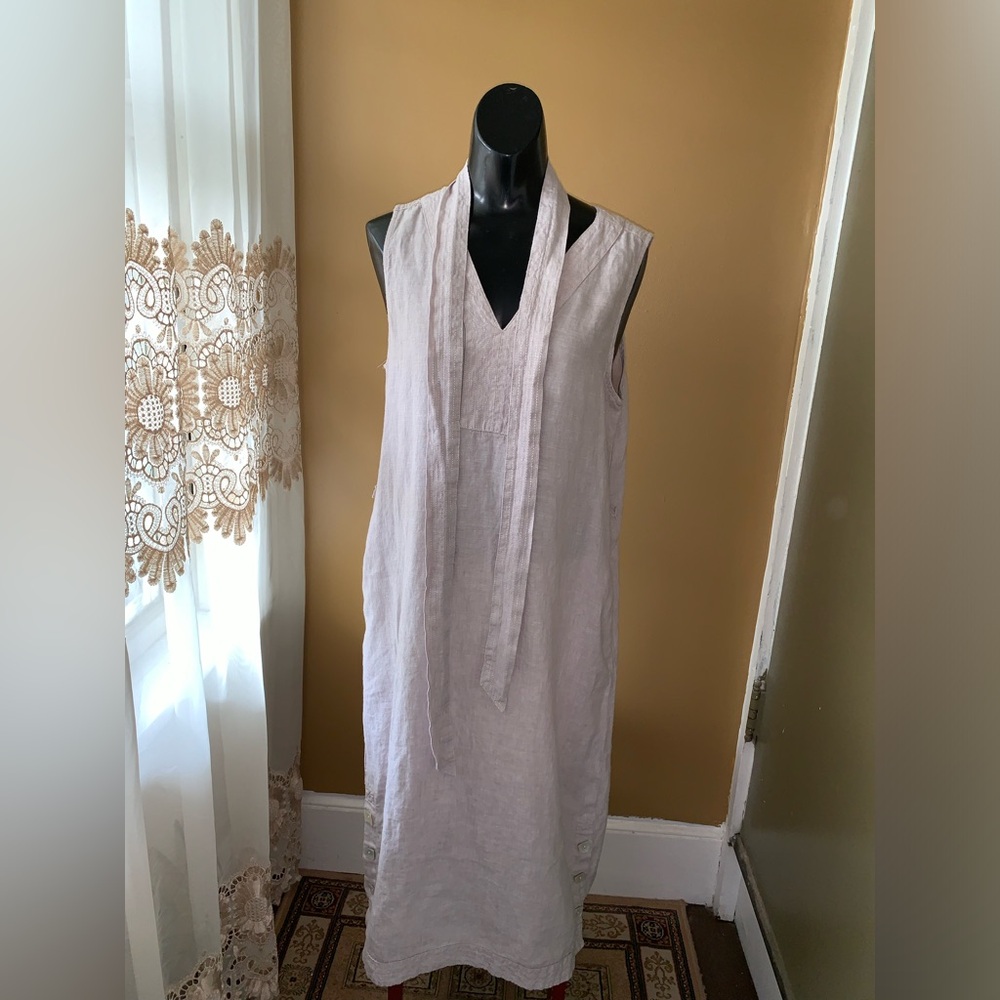 Tahari 100% linen Sleeveless V Neck Dress women Size Medium button details sides